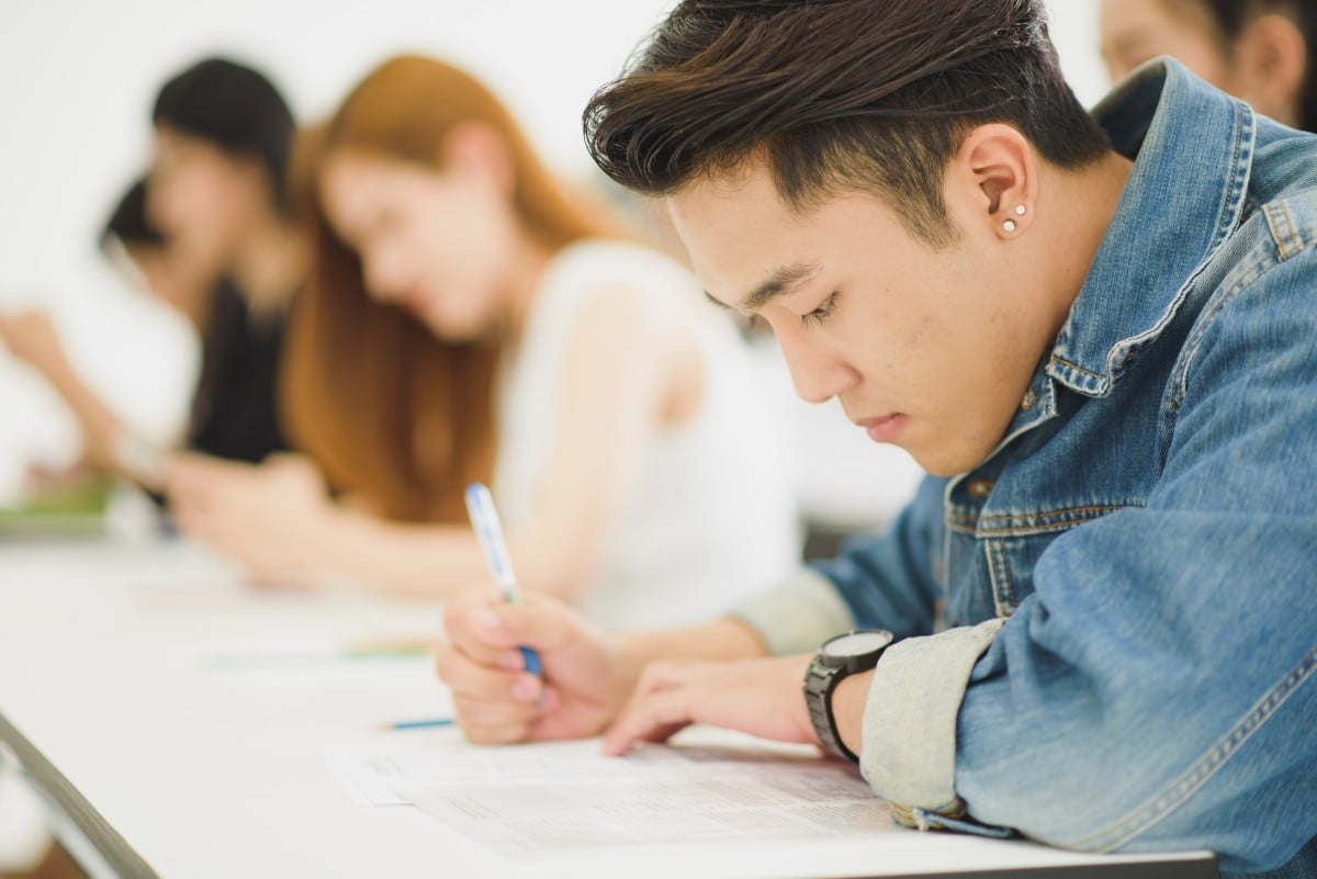 b2ap3_large_Optimized-shutterstock_1340124914 Complete Guide: University Grading System in Australia 